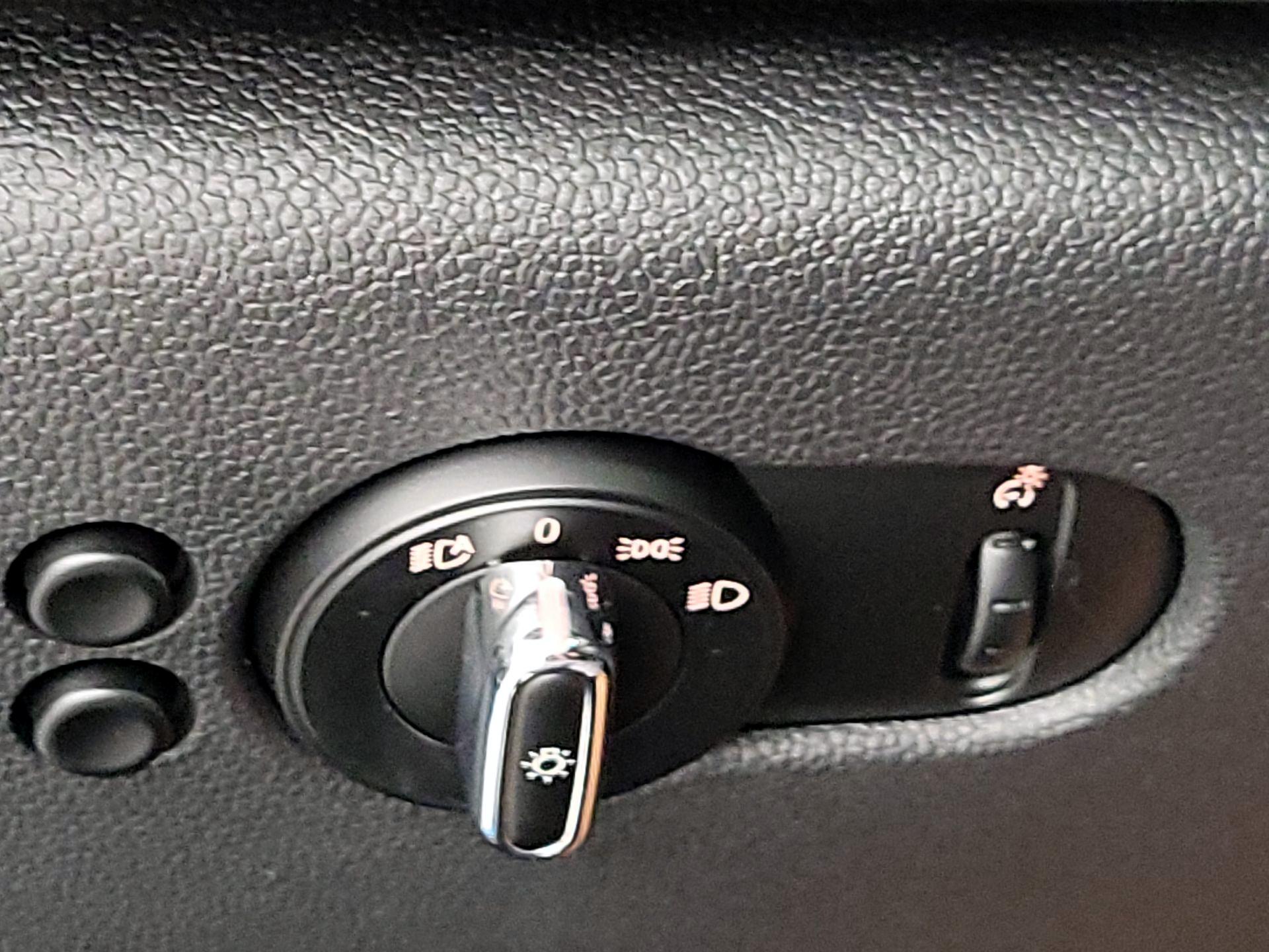 Thumbnail: 2019 MINI Cooper Hardtop - 13
