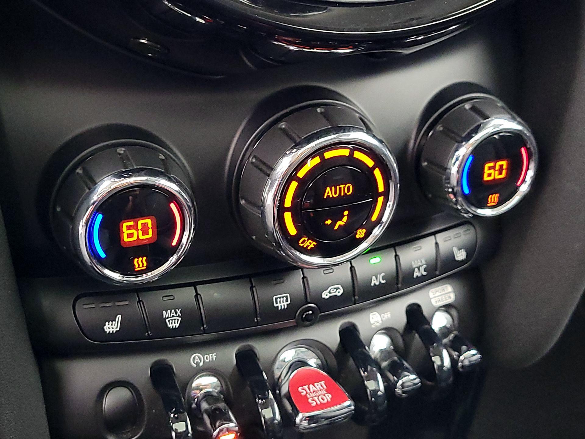 Thumbnail: 2019 MINI Cooper Hardtop - 16