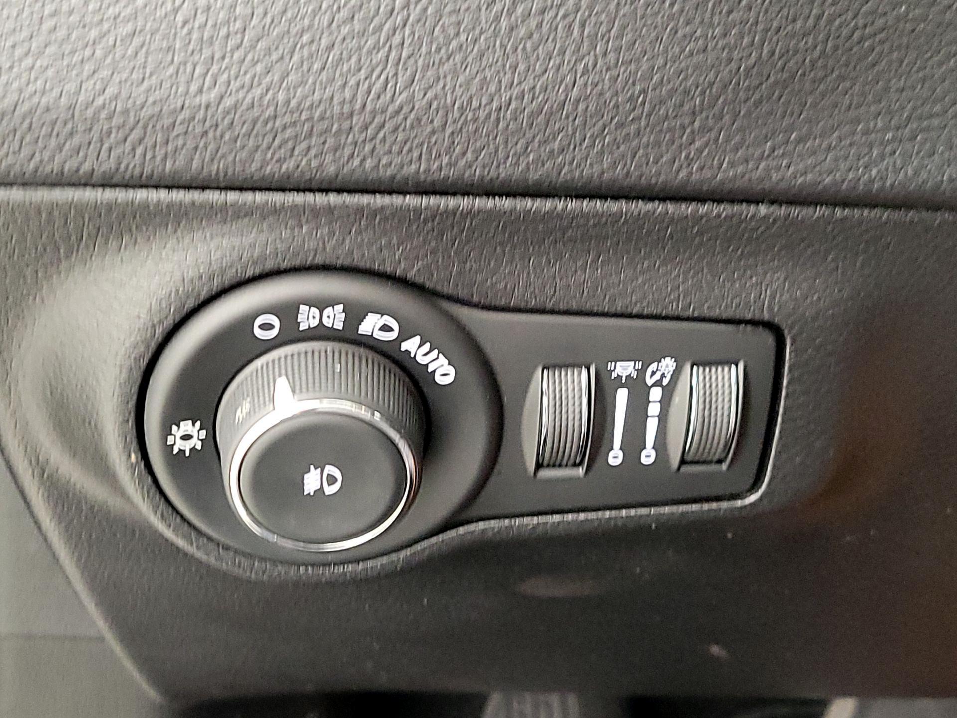 Thumbnail: 2020 Jeep Compass - 13