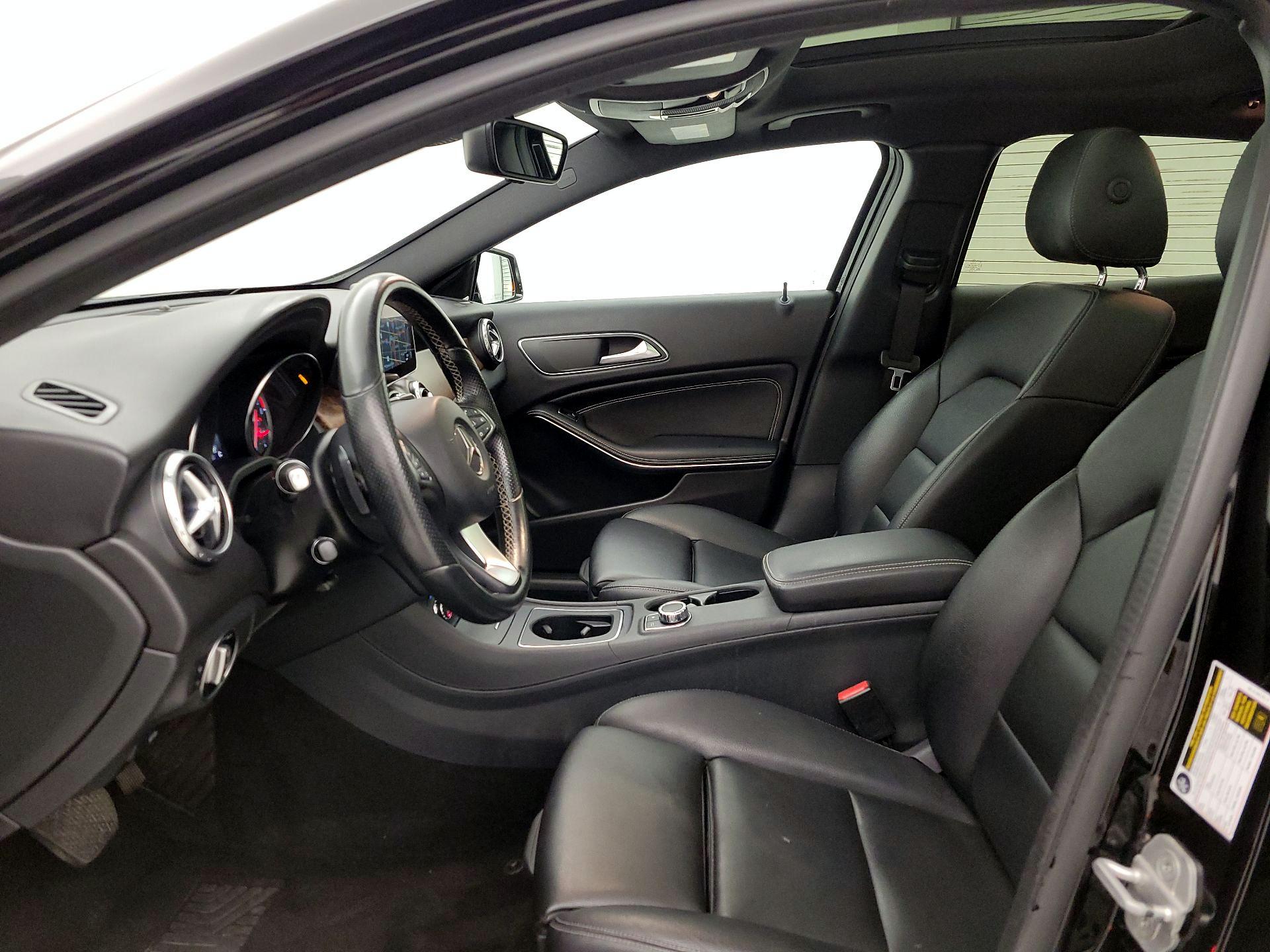Thumbnail: 2016 Mercedes-Benz GLA - 11
