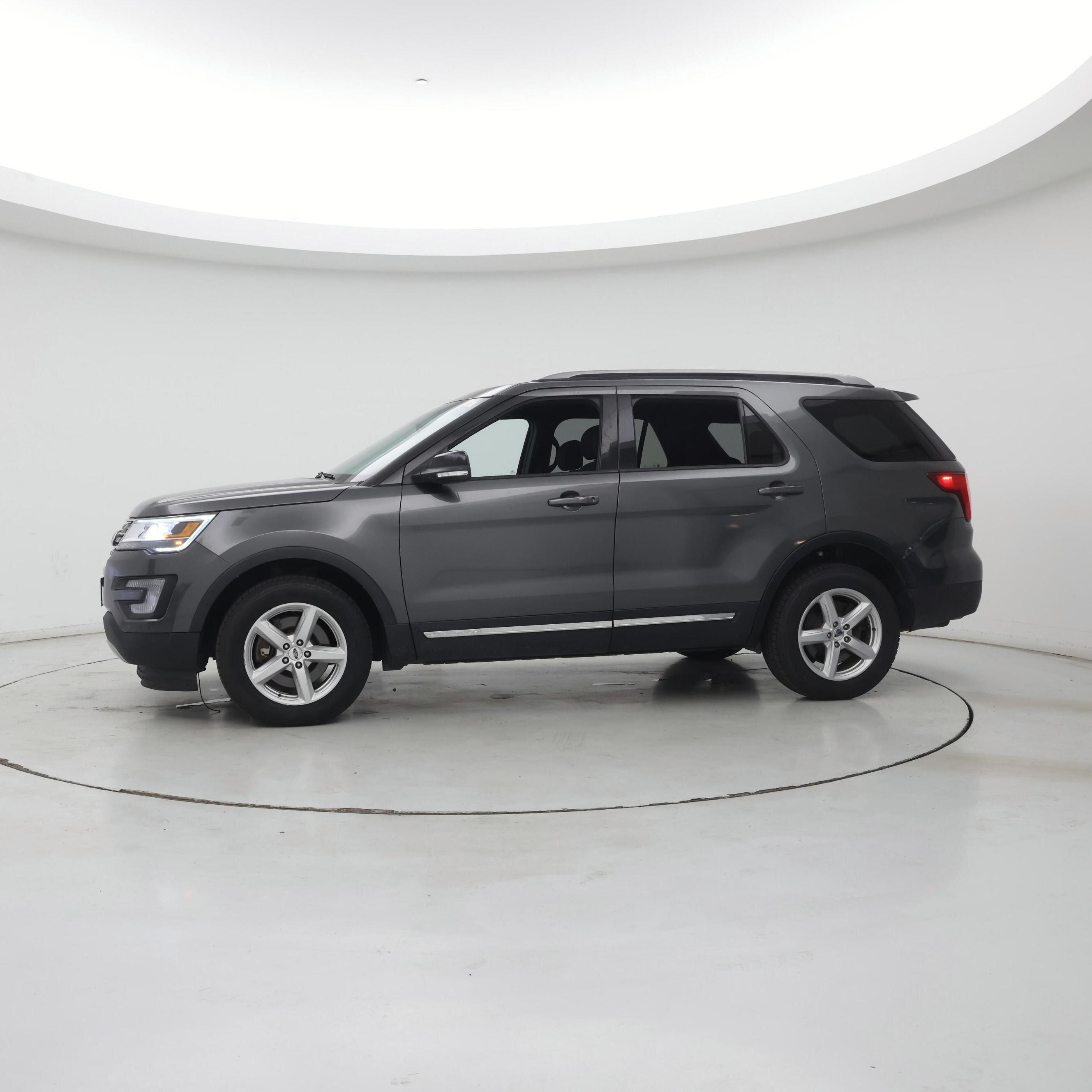 Thumbnail: 2017 Ford Explorer - 3