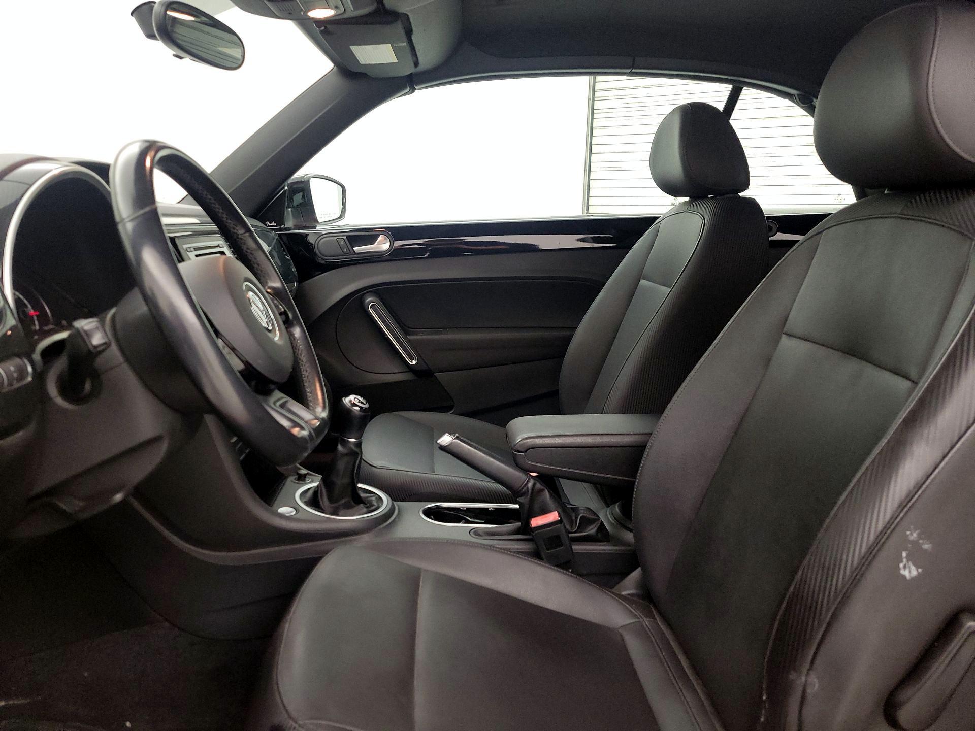 Thumbnail: 2013 Volkswagen Beetle - 11