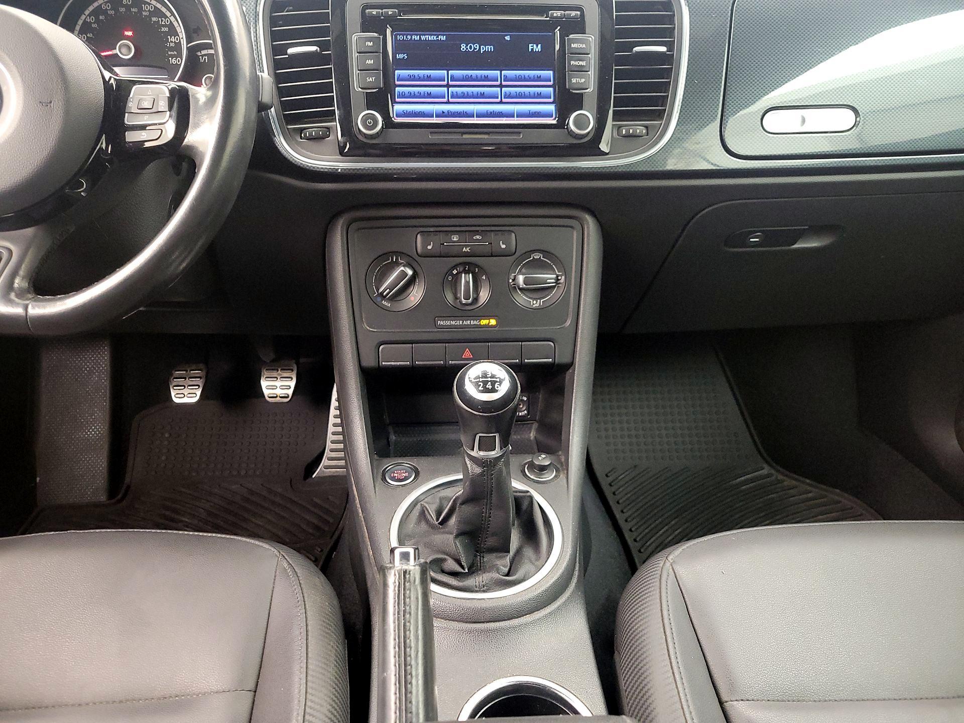 Thumbnail: 2013 Volkswagen Beetle - 15