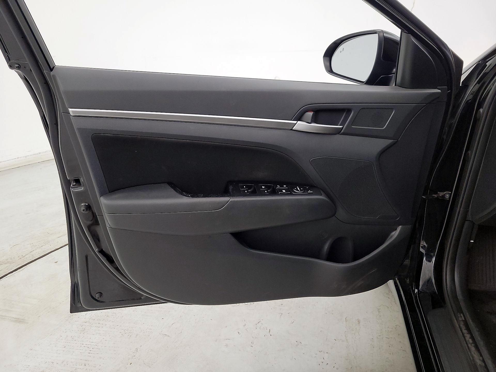 Thumbnail: 2019 Hyundai Elantra - 12