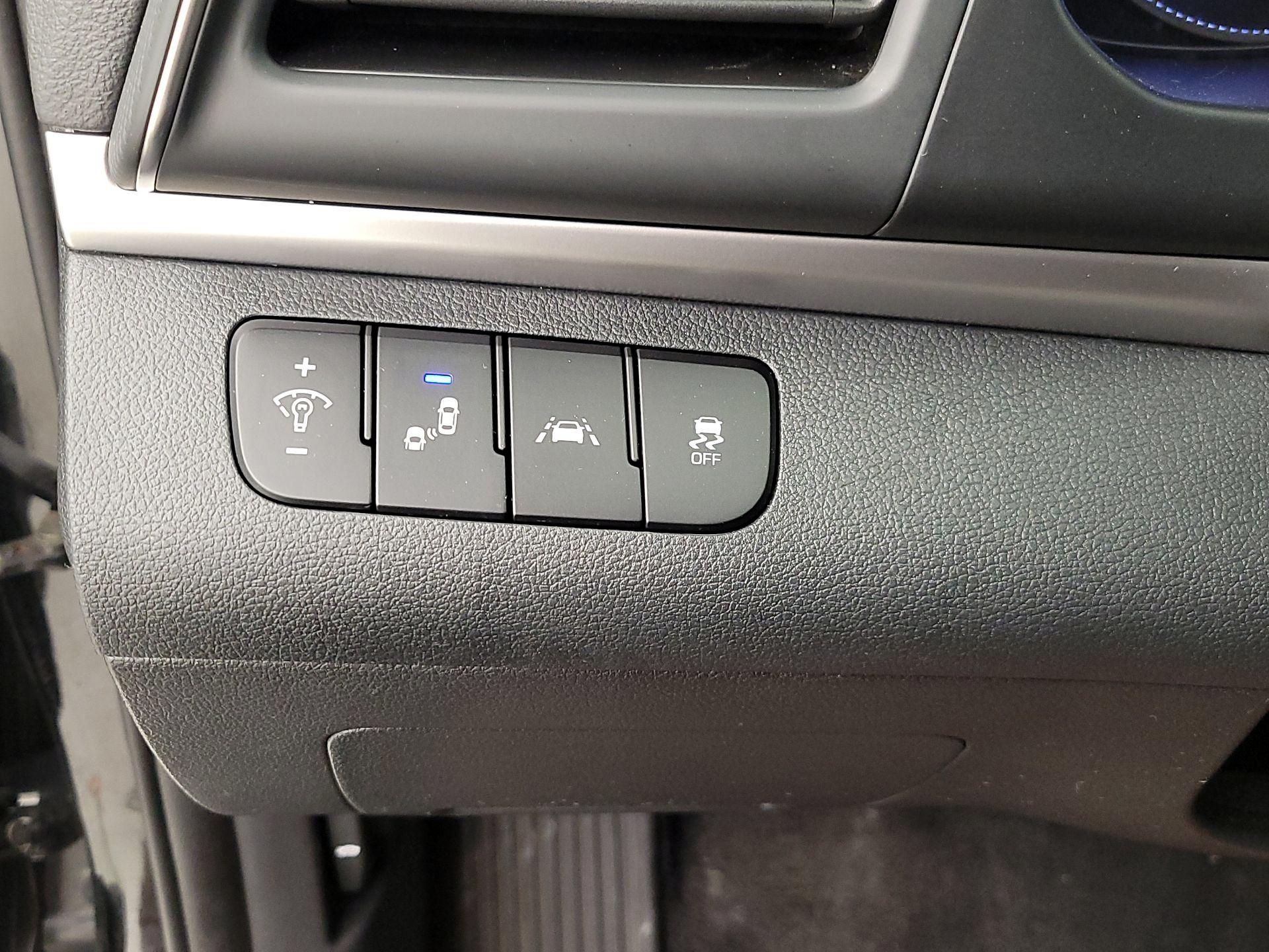 Thumbnail: 2019 Hyundai Elantra - 13