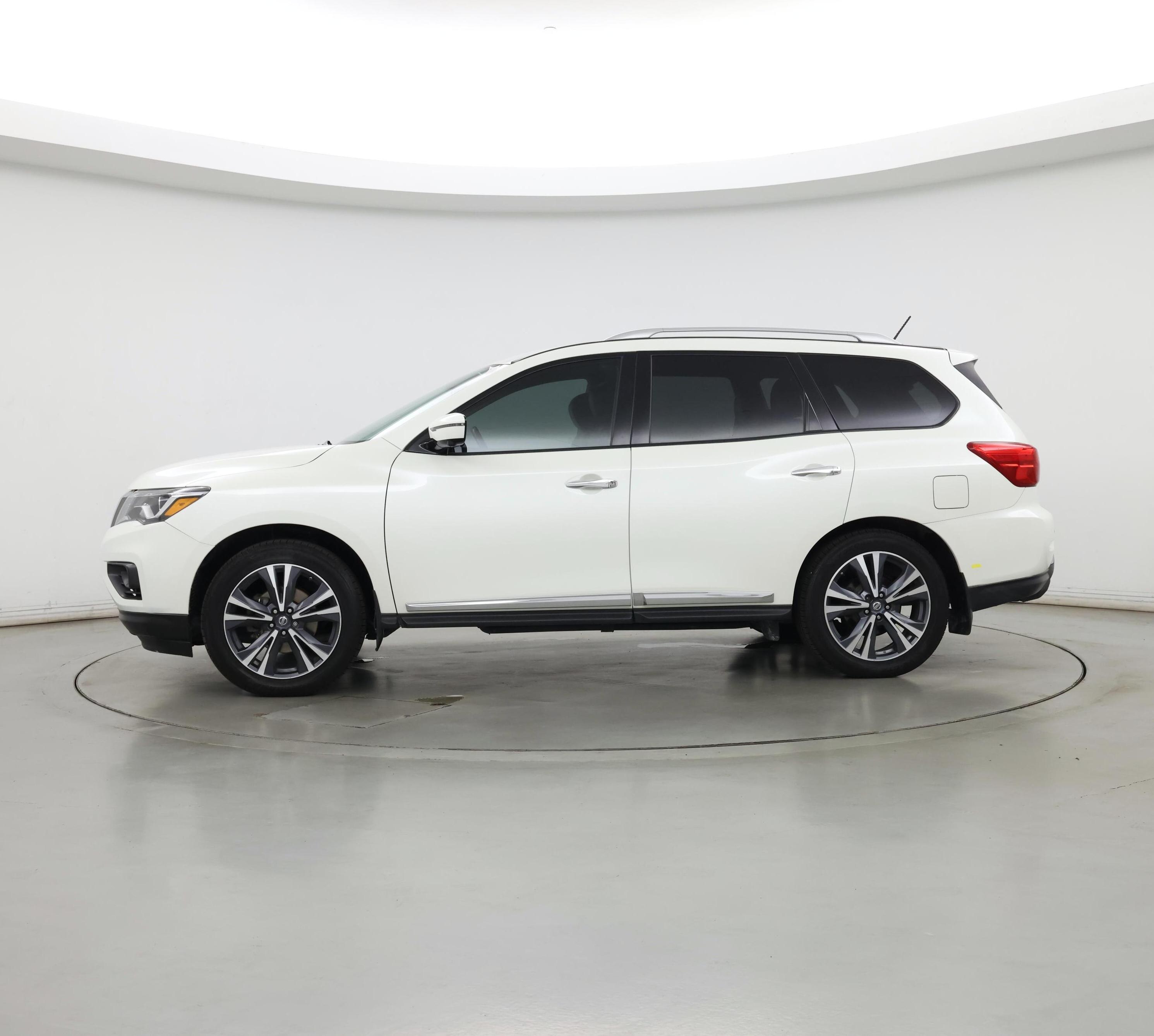 Thumbnail: 2017 Nissan Pathfinder - 3