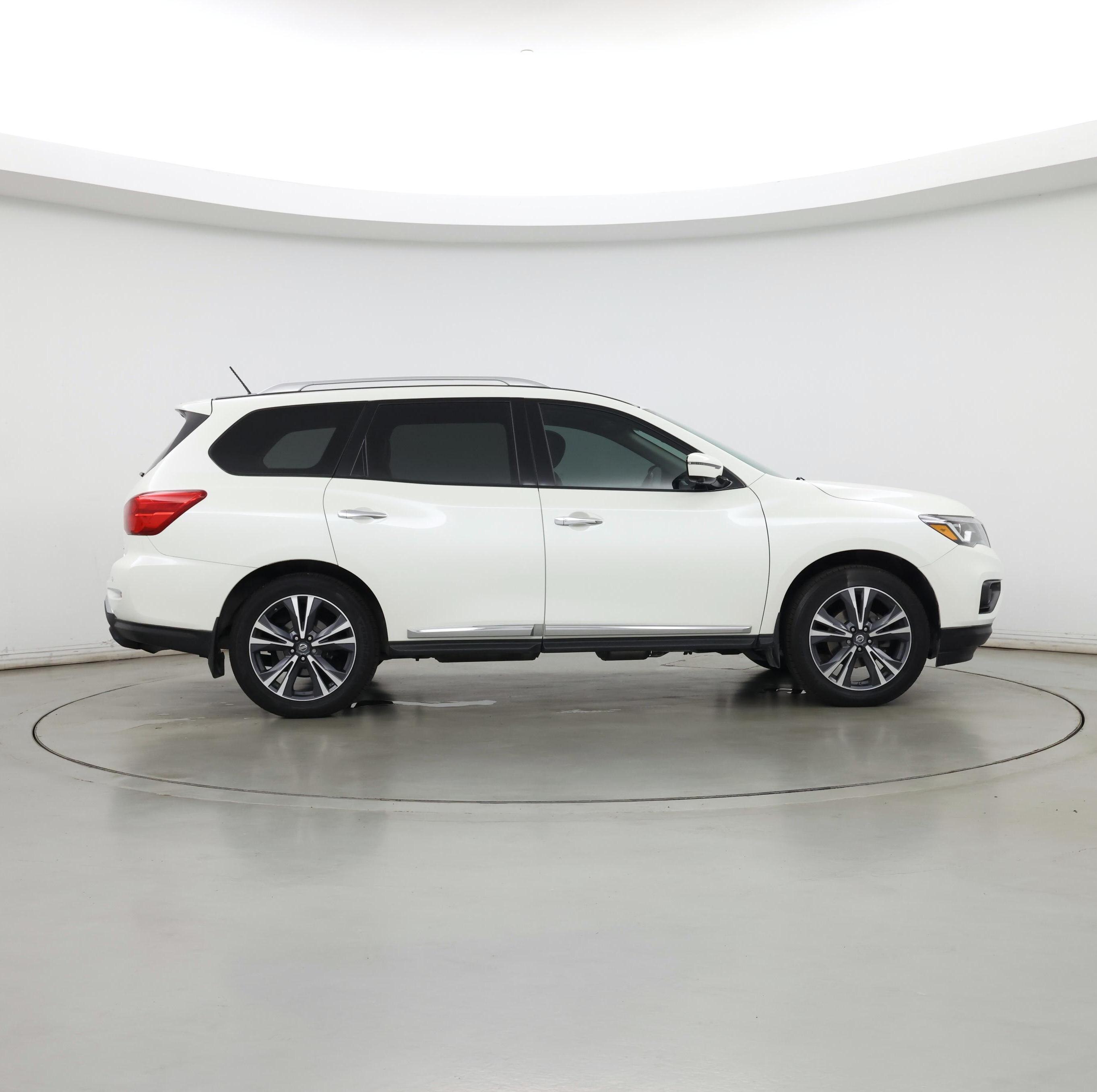 Thumbnail: 2017 Nissan Pathfinder - 7