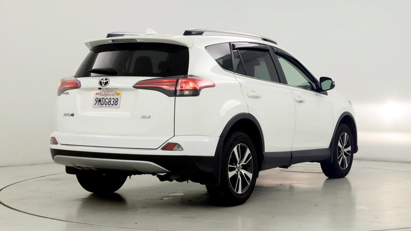 2018 Toyota RAV4 XLE 8