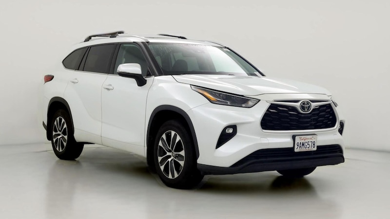 2022 Toyota Highlander XLE Hero Image