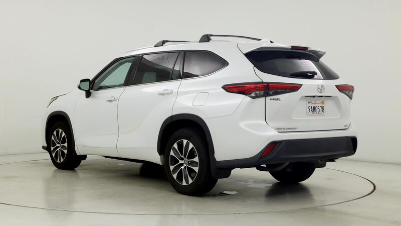 2022 Toyota Highlander XLE 2