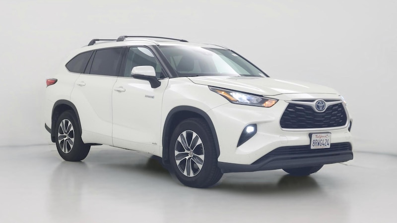 2020 Toyota Highlander XLE Hero Image