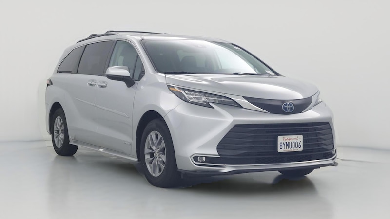 2021 Toyota Sienna XLE Hero Image