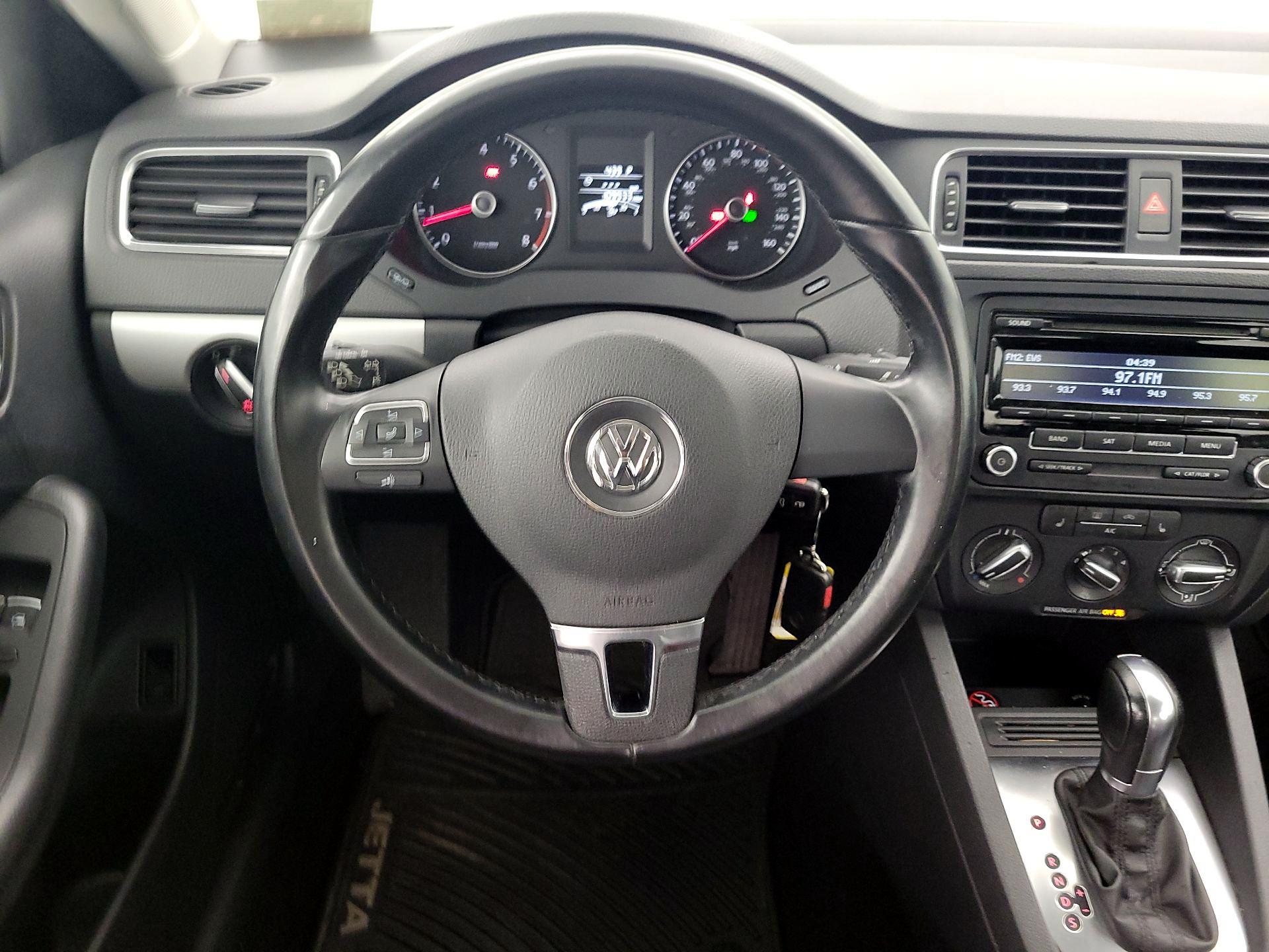 Thumbnail: 2014 Volkswagen Jetta - 10