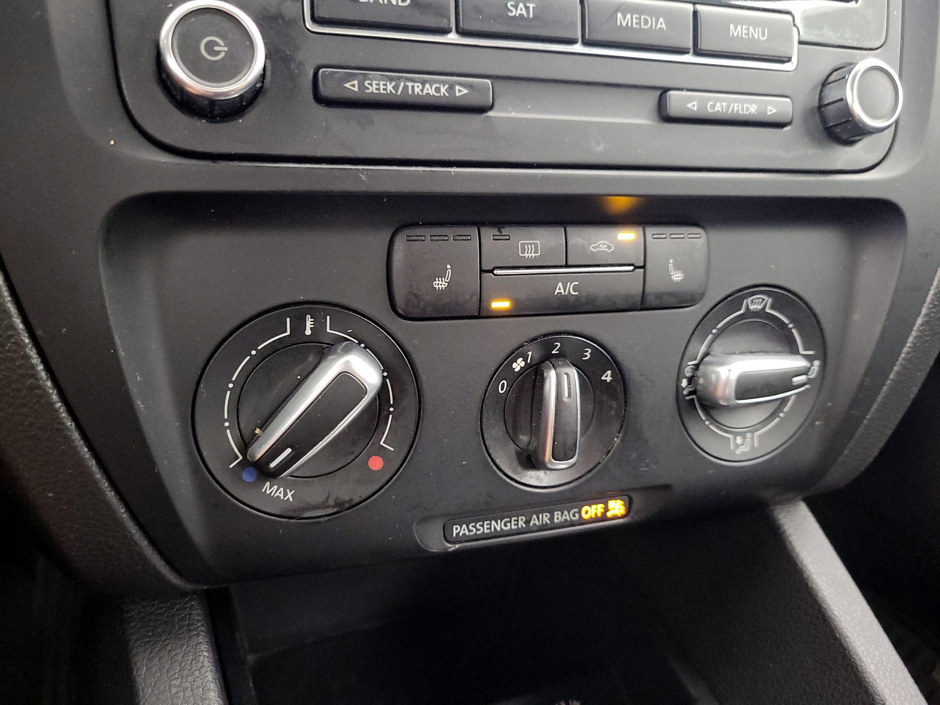 Thumbnail: 2014 Volkswagen Jetta - 15