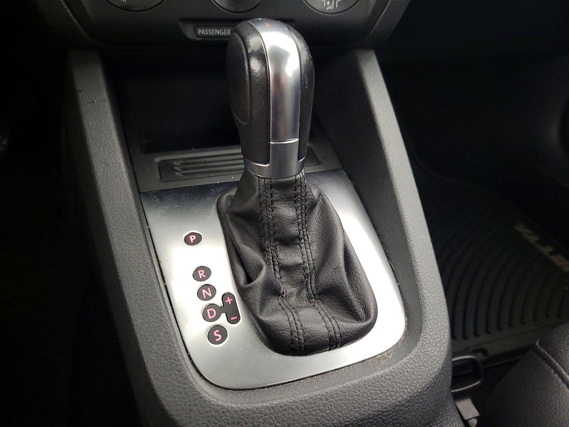 Thumbnail: 2014 Volkswagen Jetta - 16