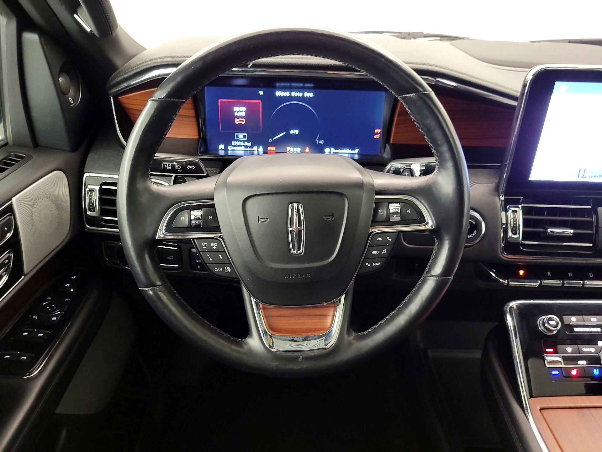 Thumbnail: 2019 Lincoln Navigator - 10