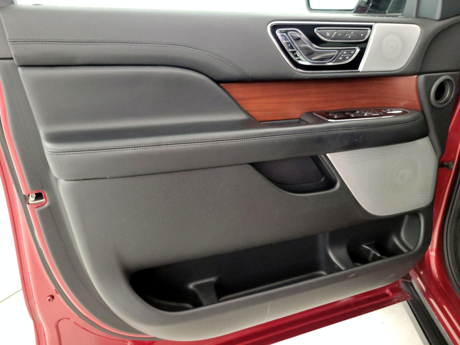Thumbnail: 2019 Lincoln Navigator - 12