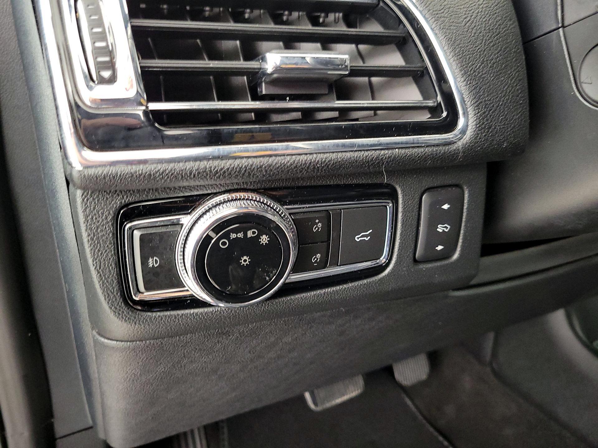Thumbnail: 2019 Lincoln Navigator - 13