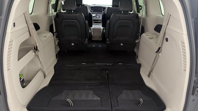 2022 Chrysler Pacifica Touring L 22