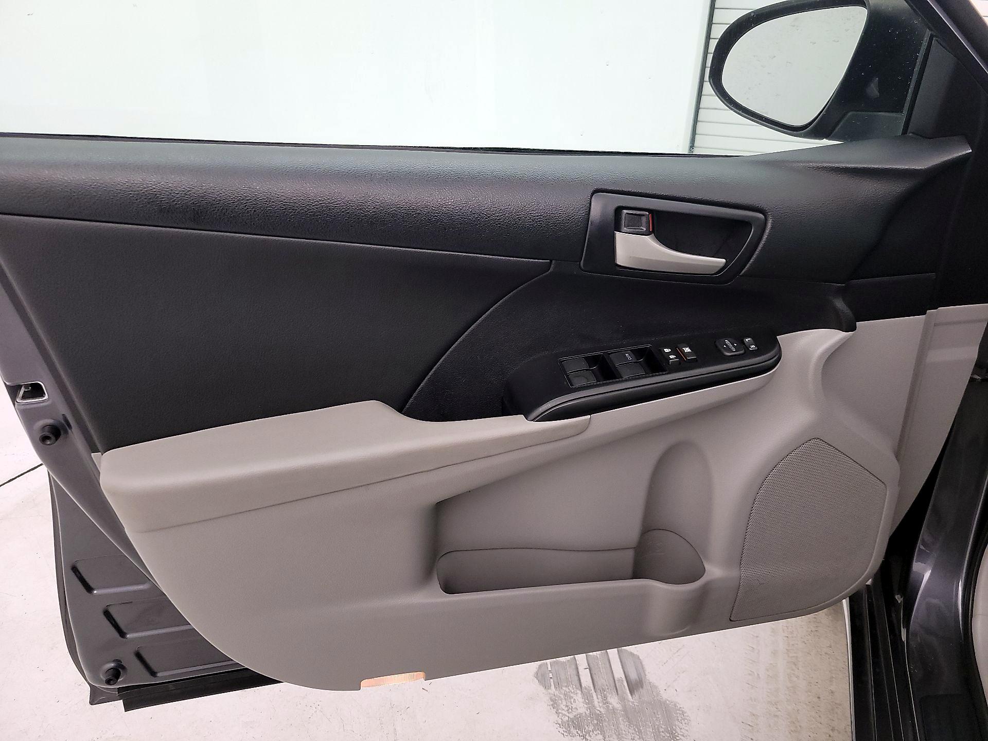 Thumbnail: 2013 Toyota Camry - 12