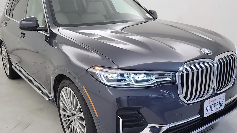 2019 BMW X7 xDrive40i Hero Image