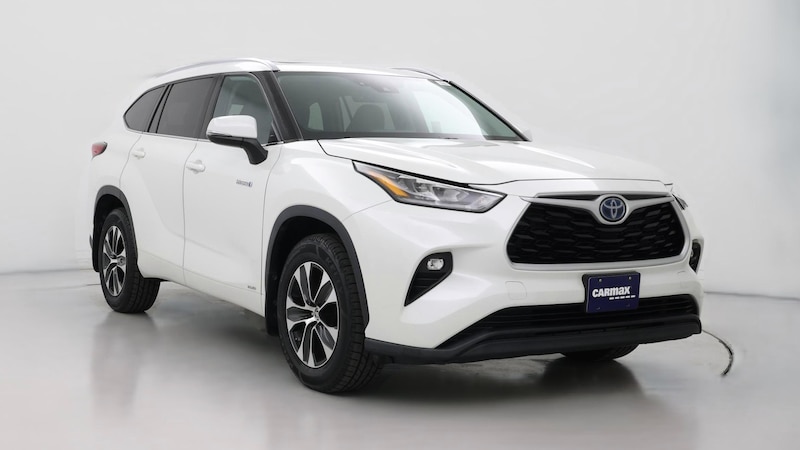 2020 Toyota Highlander XLE Hero Image