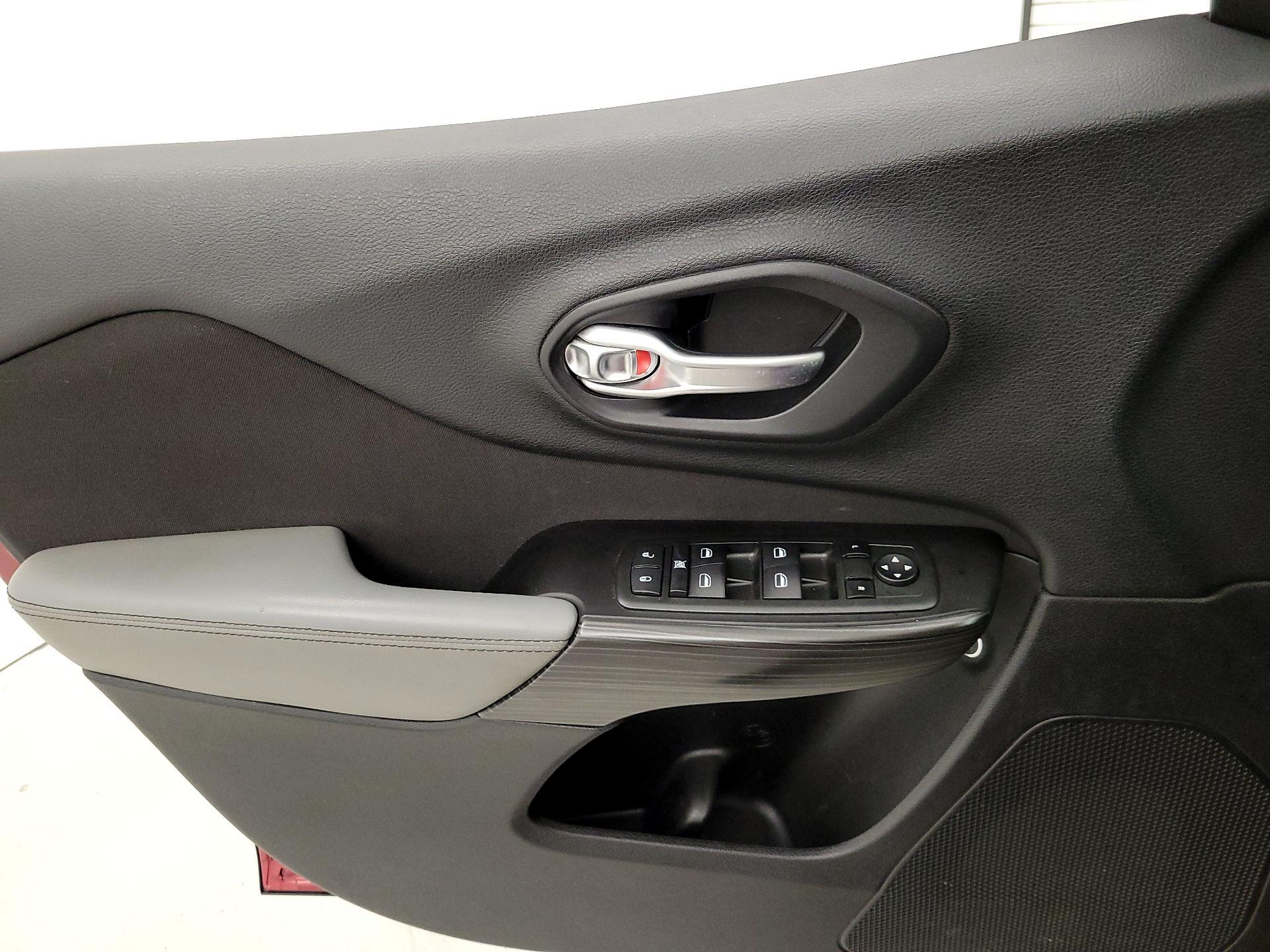 Thumbnail: 2014 Jeep Cherokee - 10