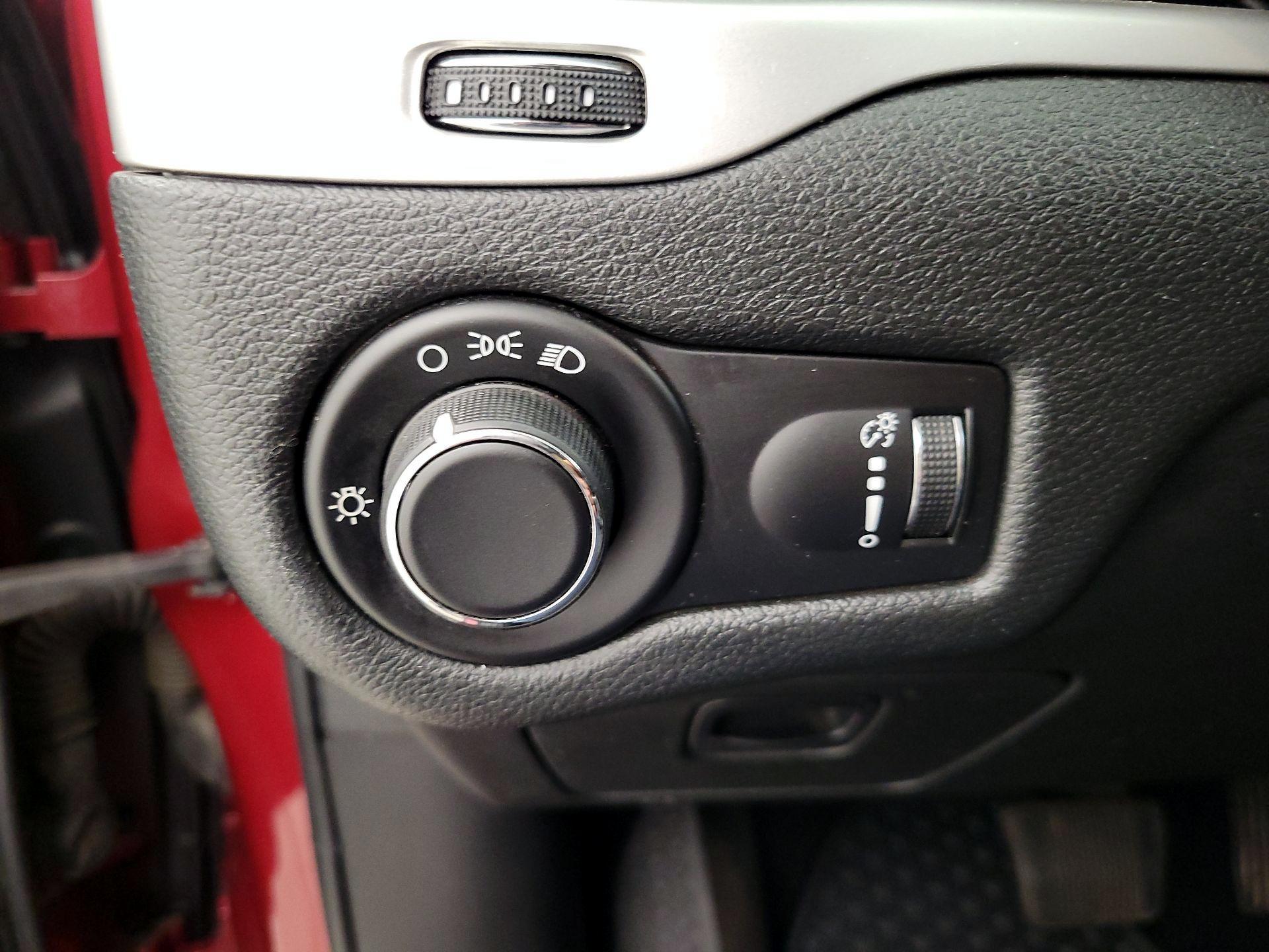 Thumbnail: 2014 Jeep Cherokee - 11