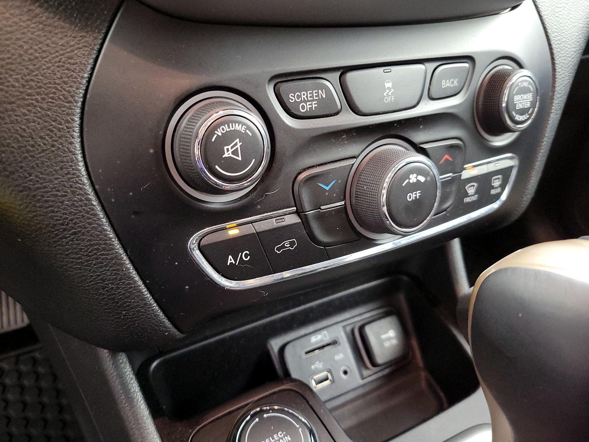 Thumbnail: 2014 Jeep Cherokee - 14
