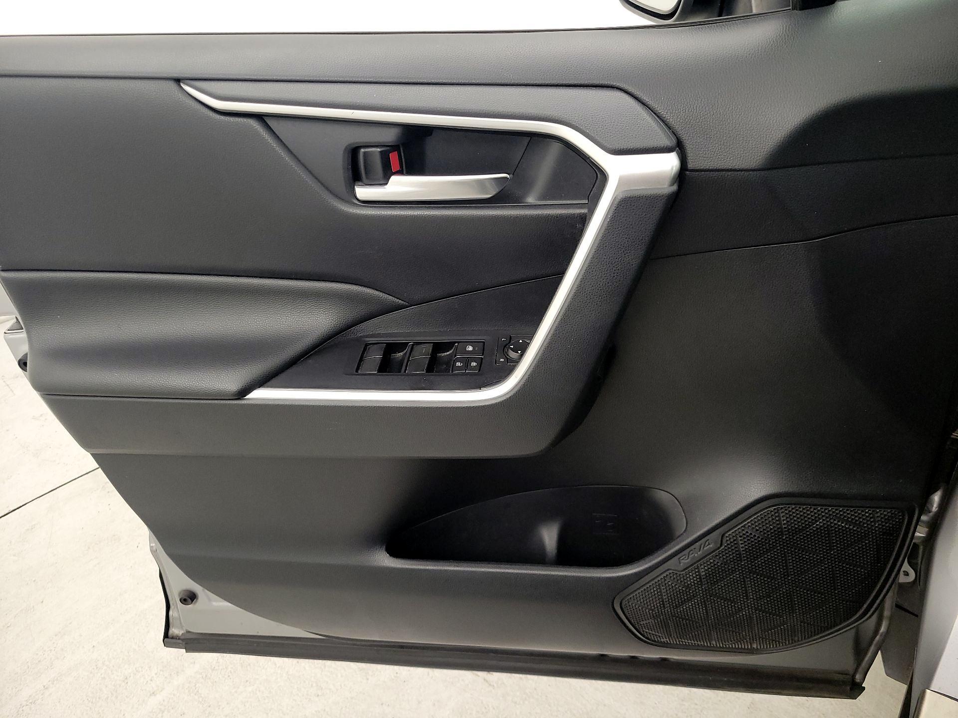 Thumbnail: 2019 Toyota RAV4 - 12