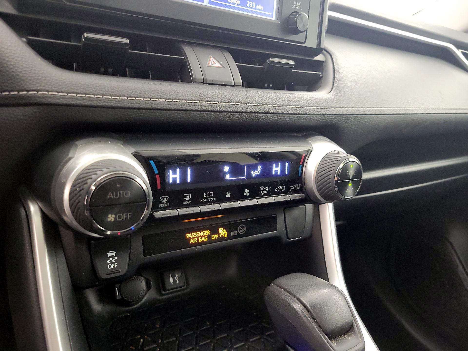 Thumbnail: 2019 Toyota RAV4 - 16