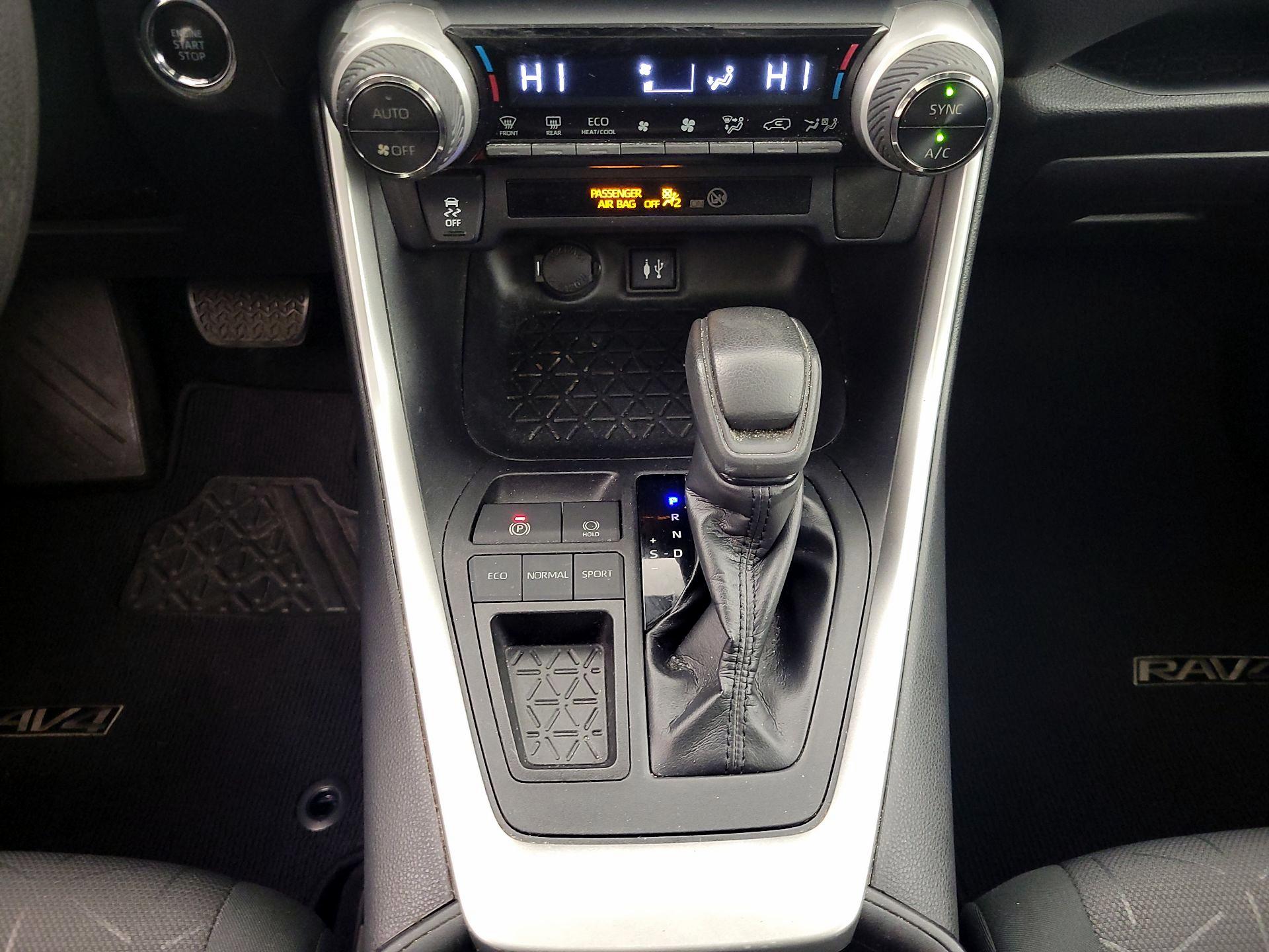 Thumbnail: 2019 Toyota RAV4 - 17