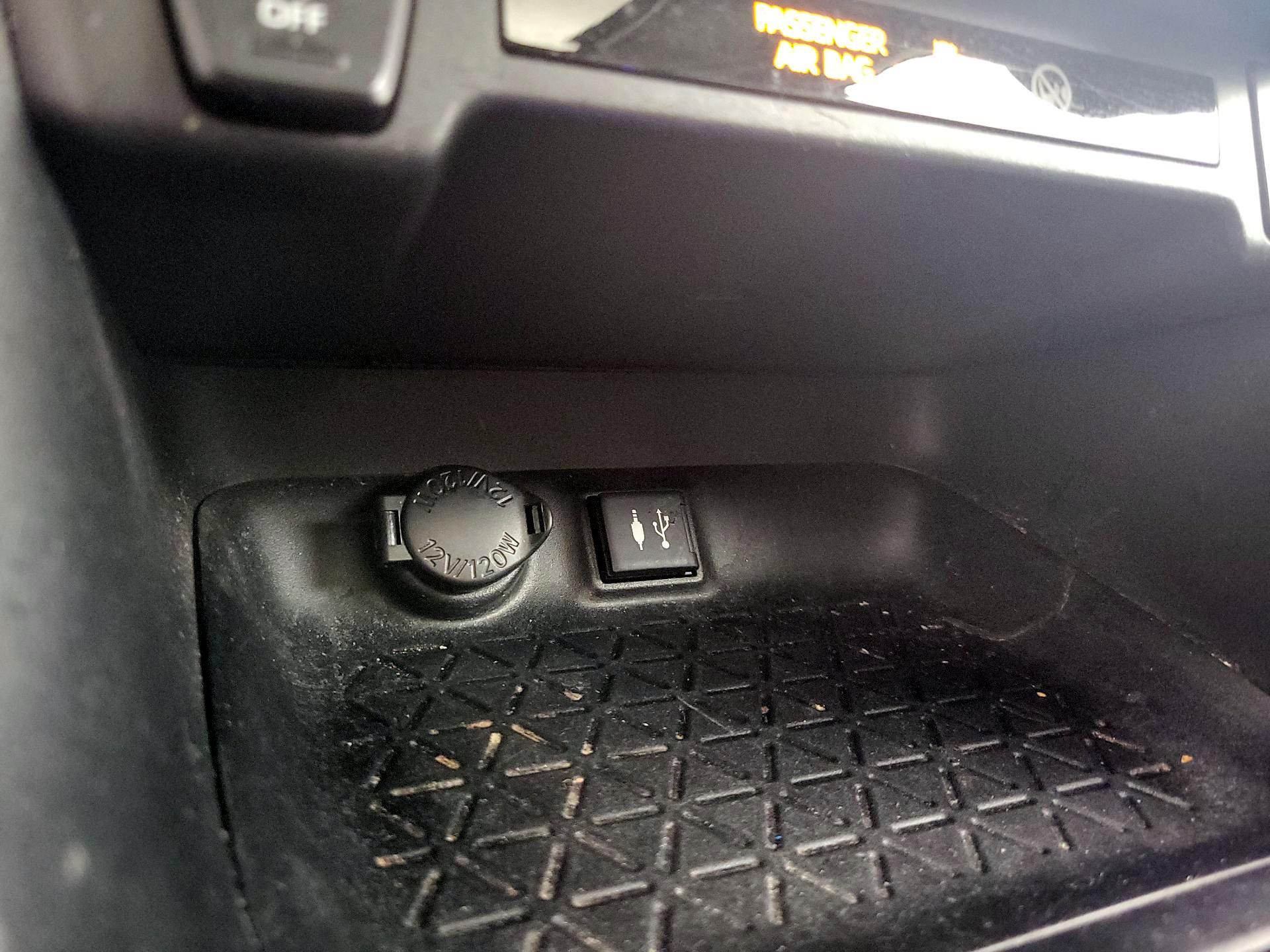 Thumbnail: 2019 Toyota RAV4 - 18