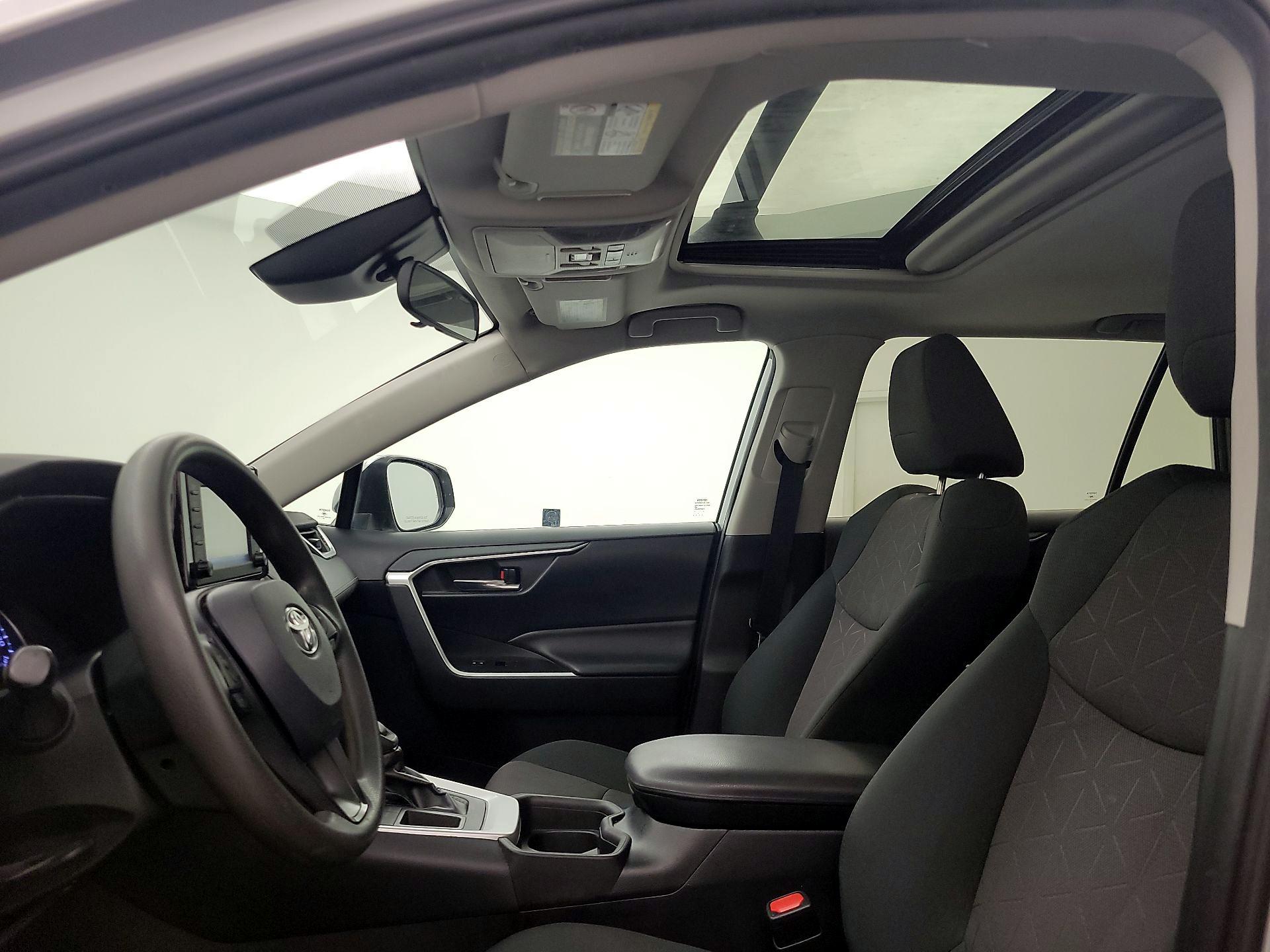 Thumbnail: 2019 Toyota RAV4 - 19
