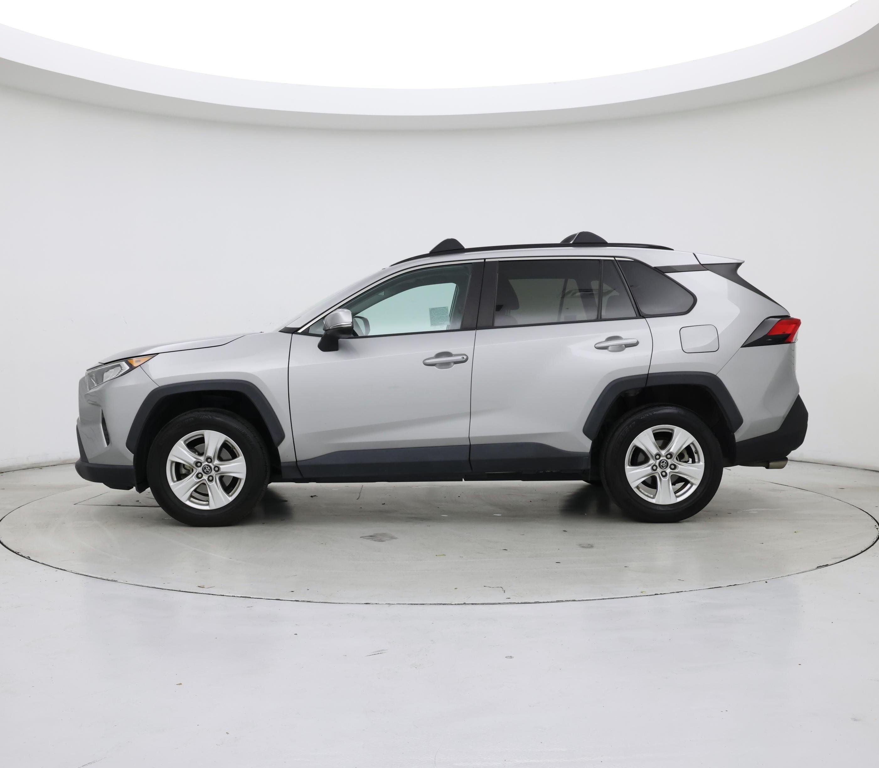 Thumbnail: 2019 Toyota RAV4 - 3
