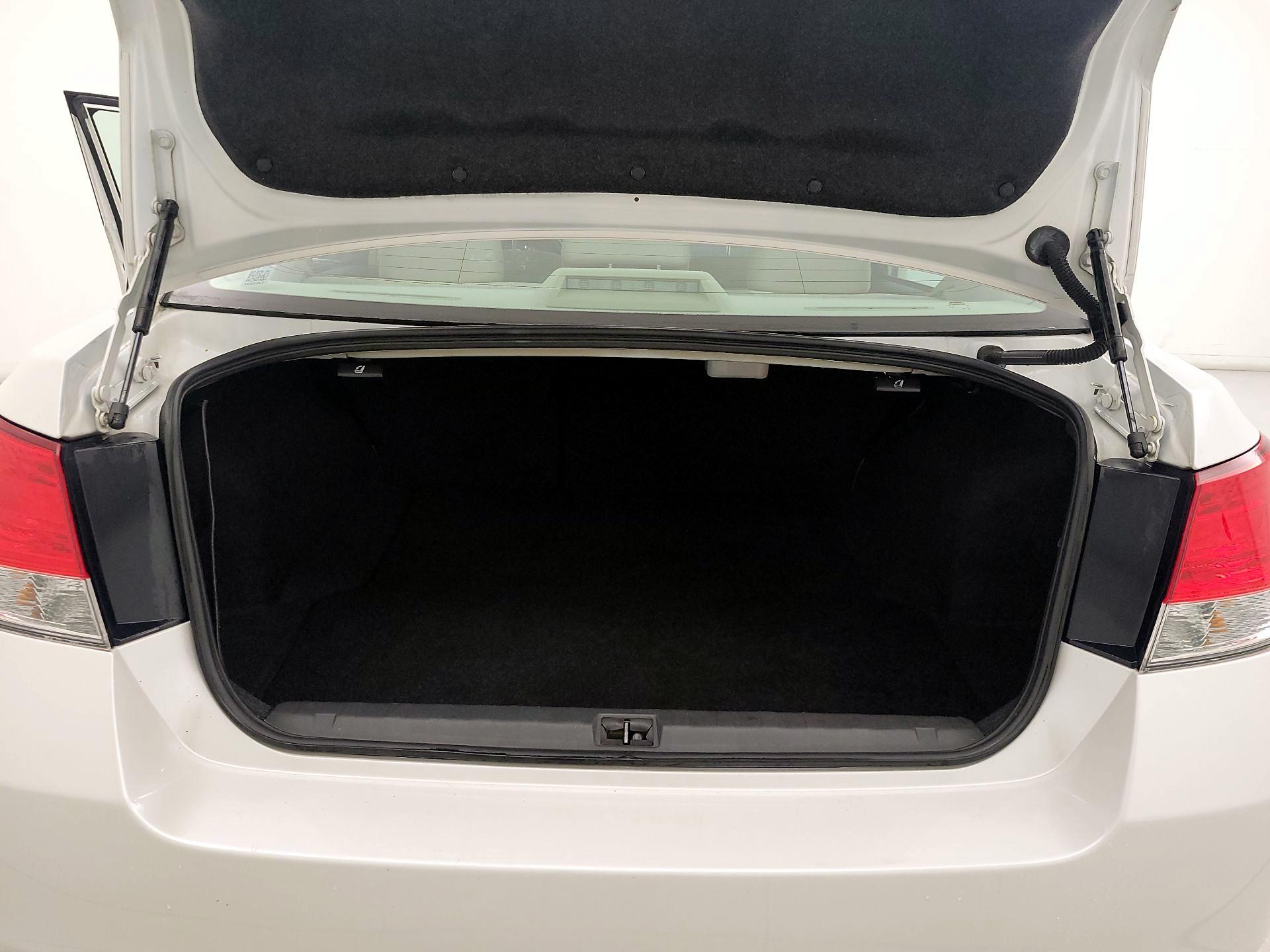 Thumbnail: 2013 Subaru Legacy - 19