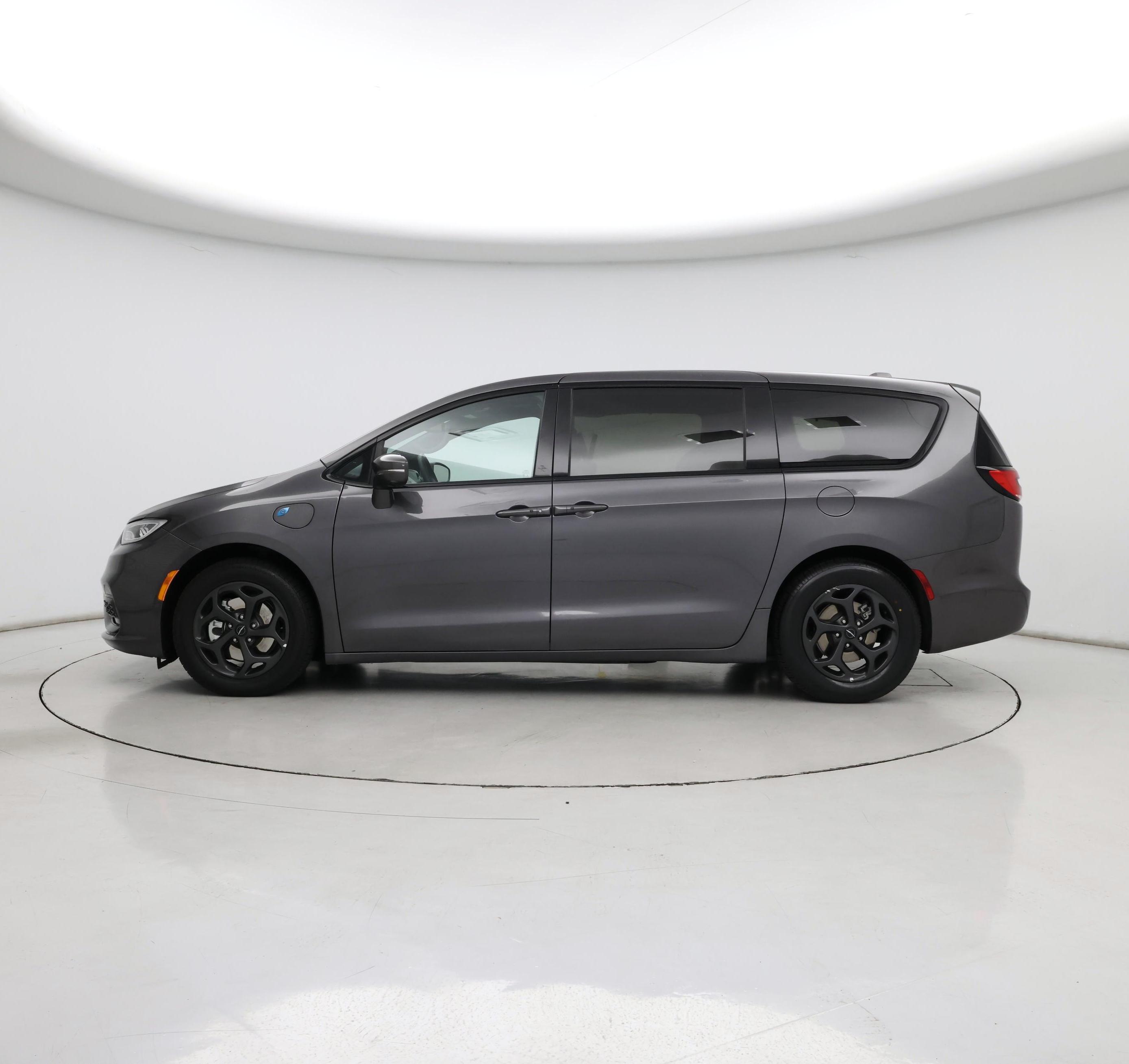 Thumbnail: 2022 Chrysler Pacifica - 3