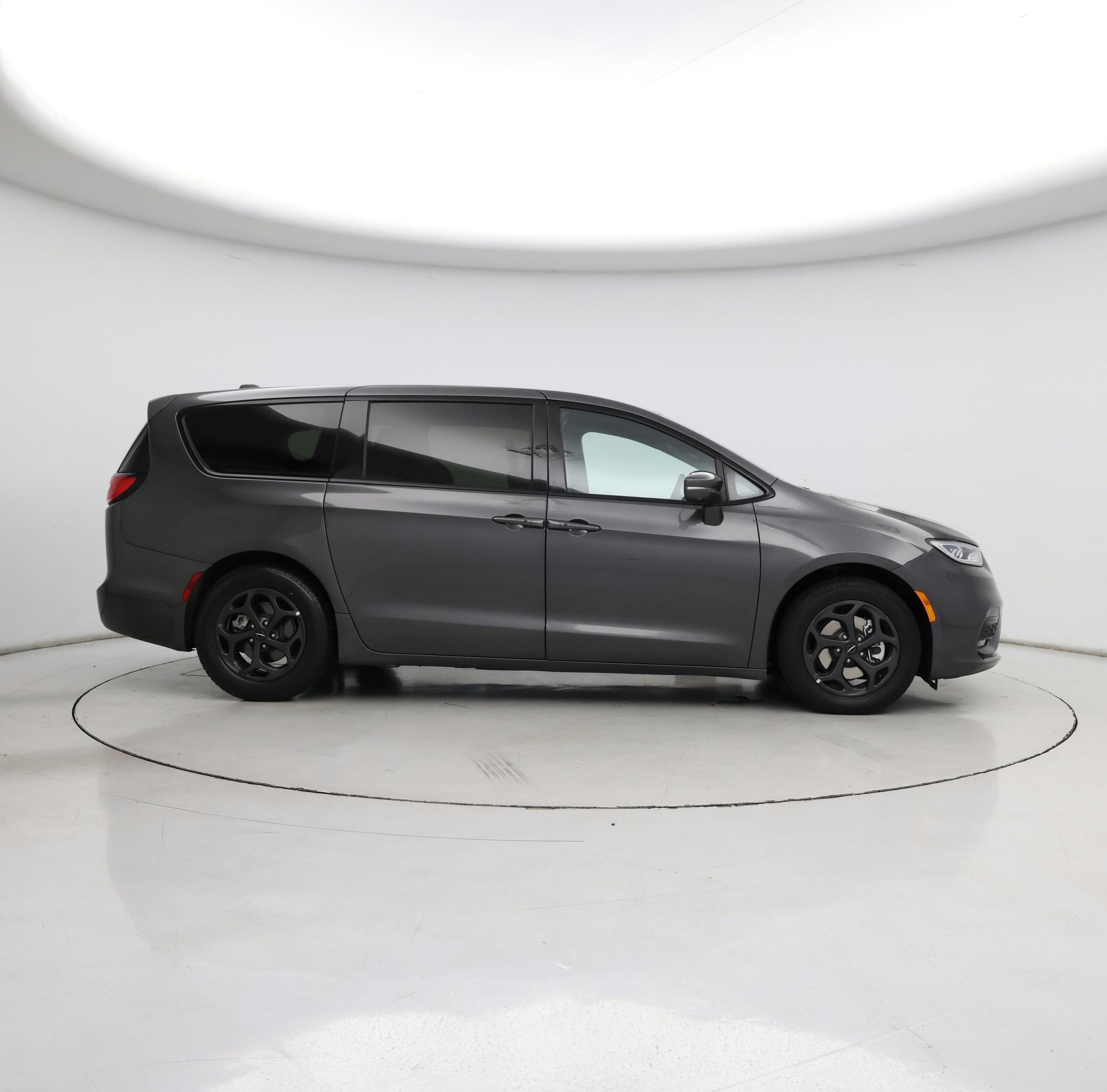 Thumbnail: 2022 Chrysler Pacifica - 7
