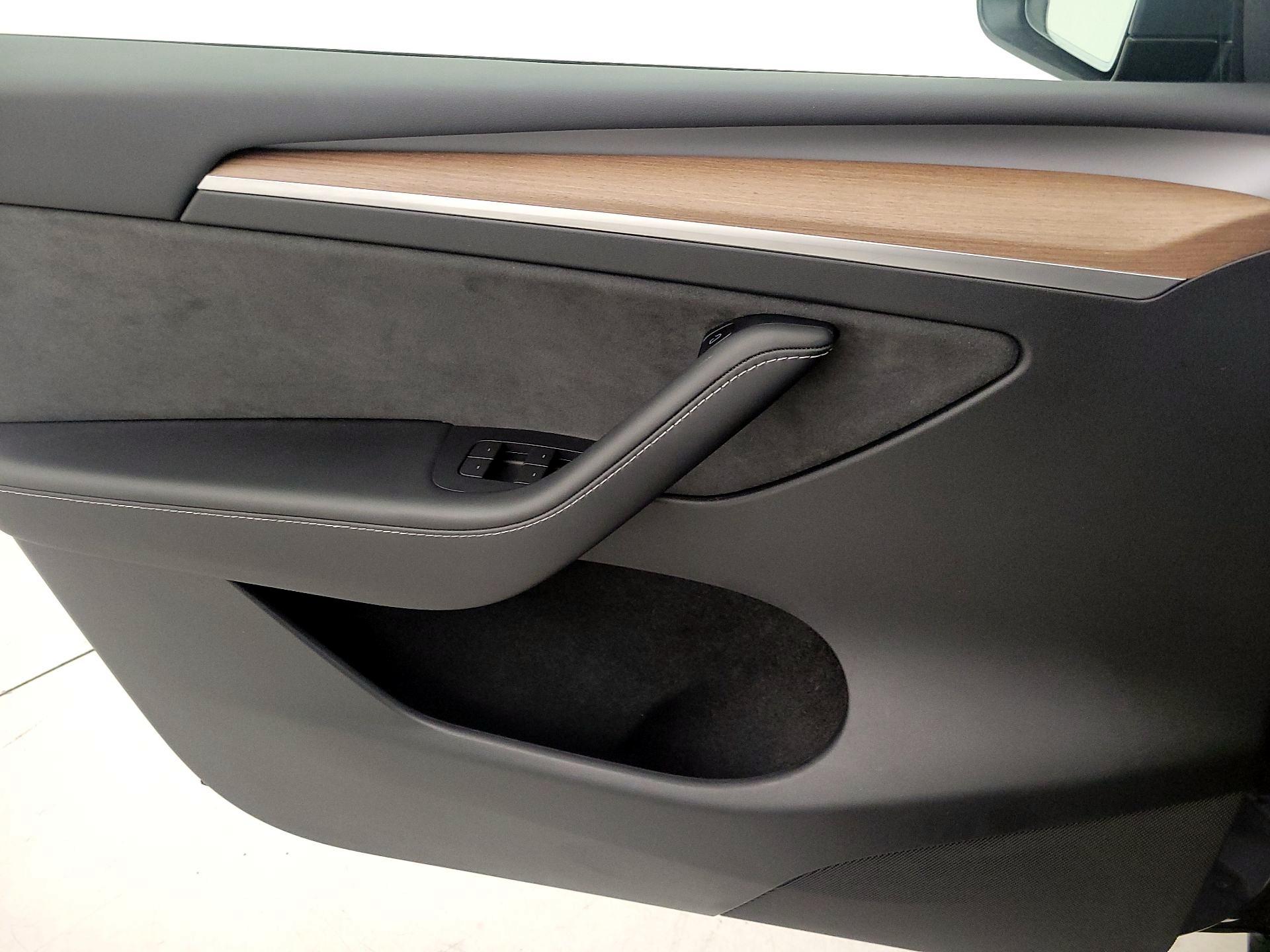 Thumbnail: 2023 Tesla Model Y - 12