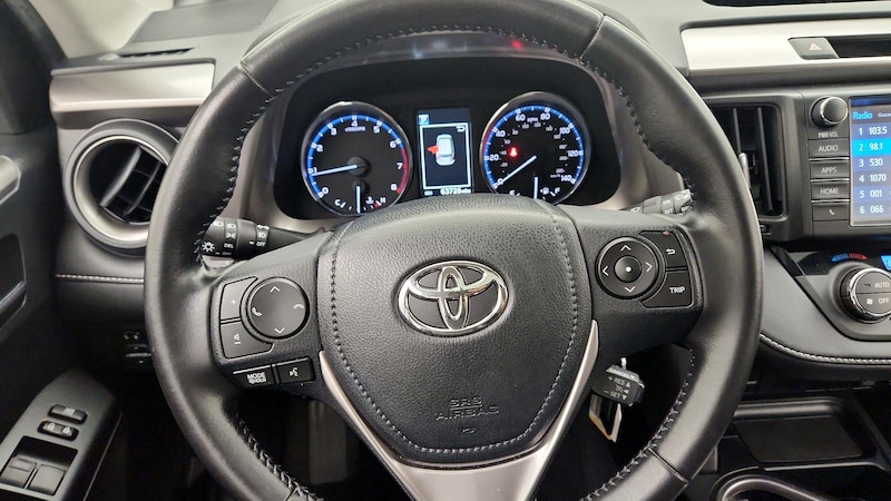 2016 Toyota RAV4 XLE 10