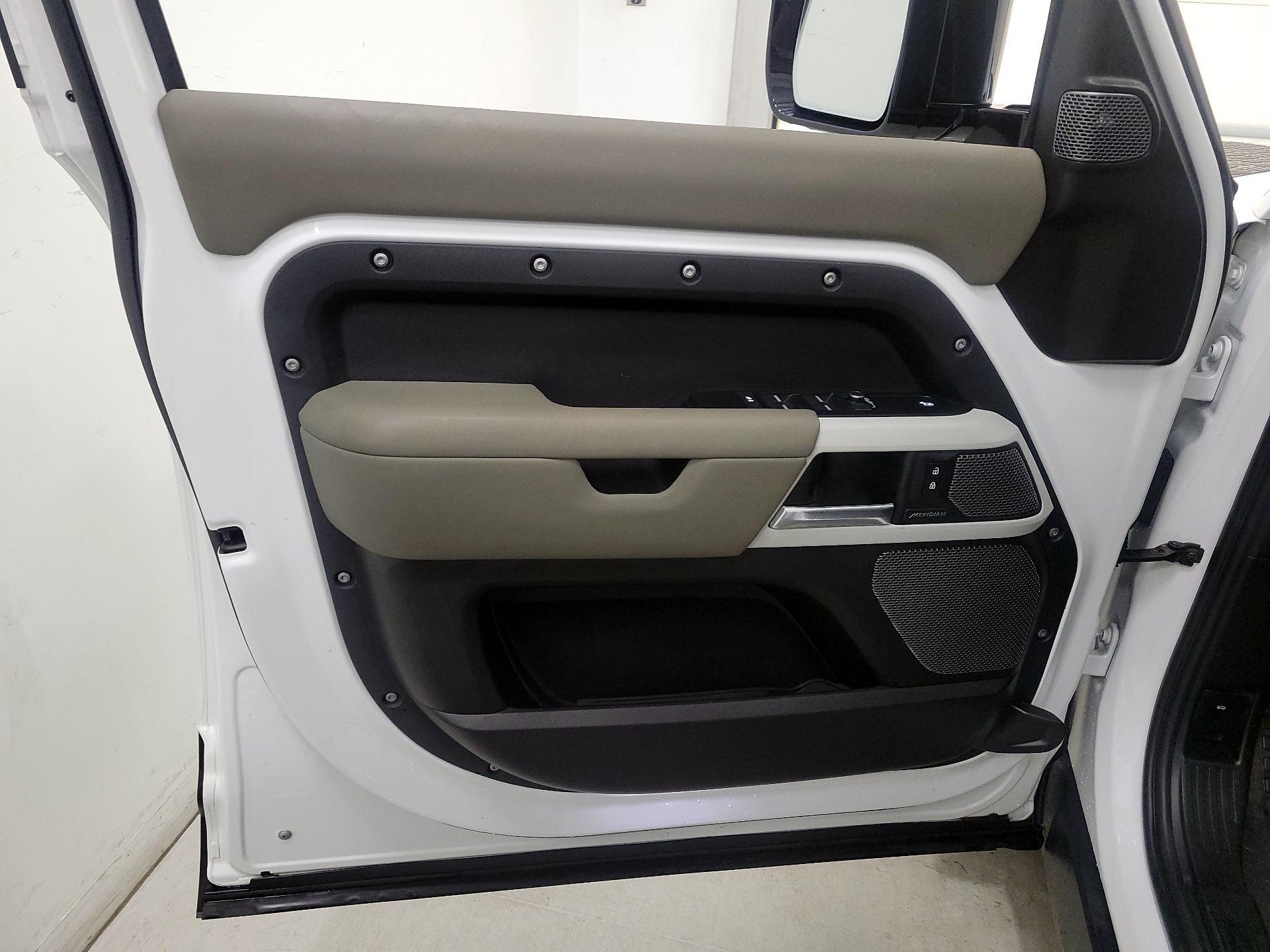 Thumbnail: 2022 Land Rover Defender - 12