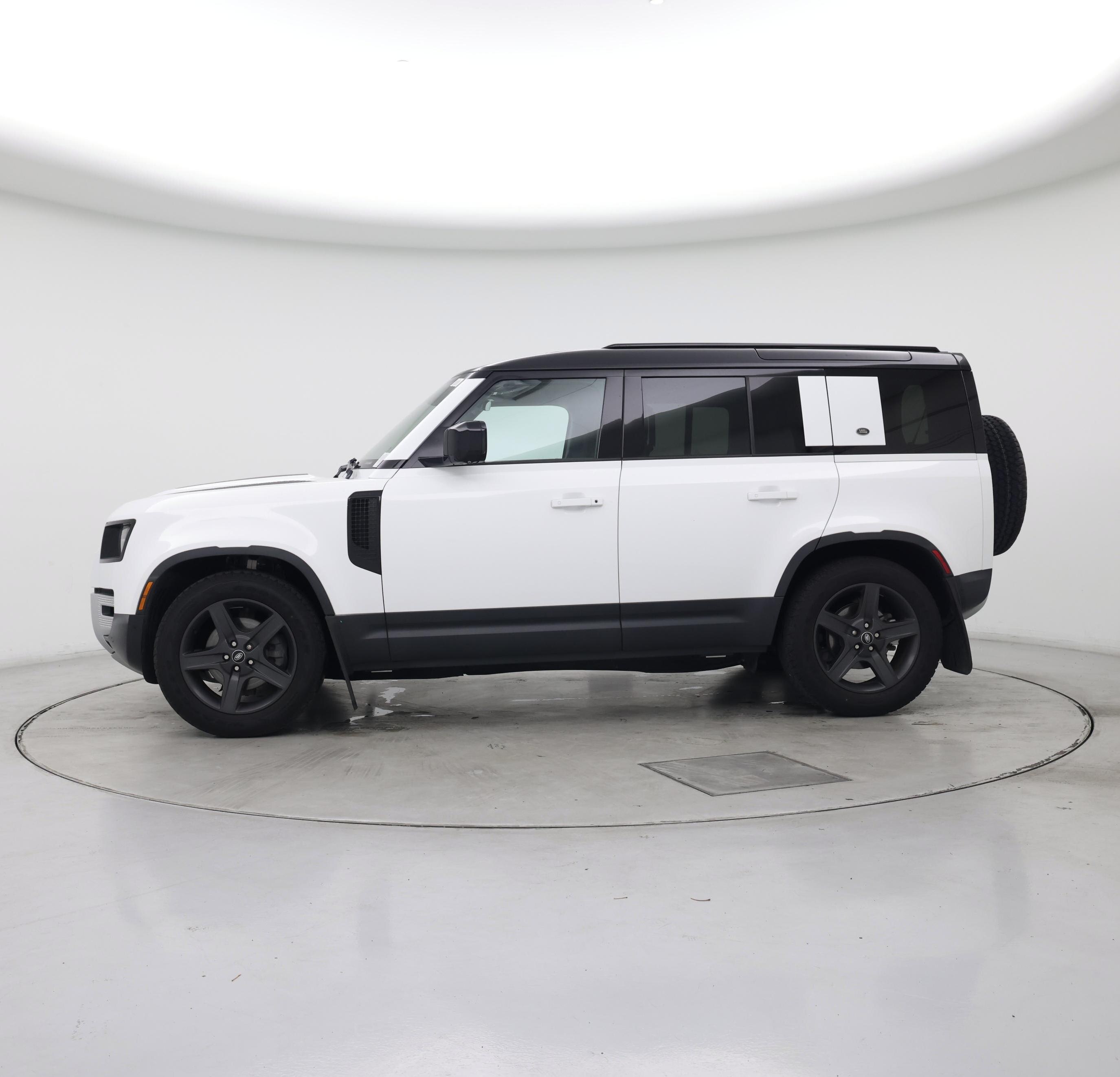 Thumbnail: 2022 Land Rover Defender - 3