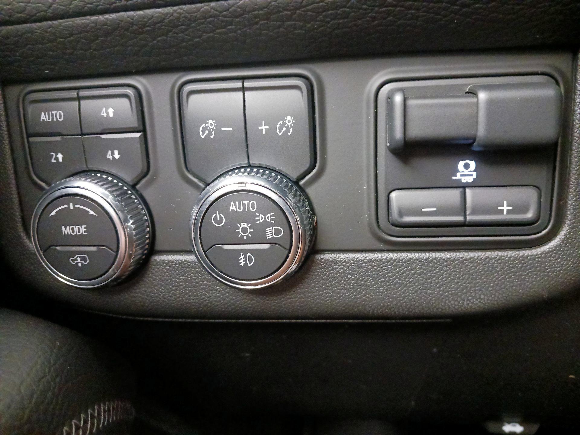 Thumbnail: 2023 GMC Yukon - 13