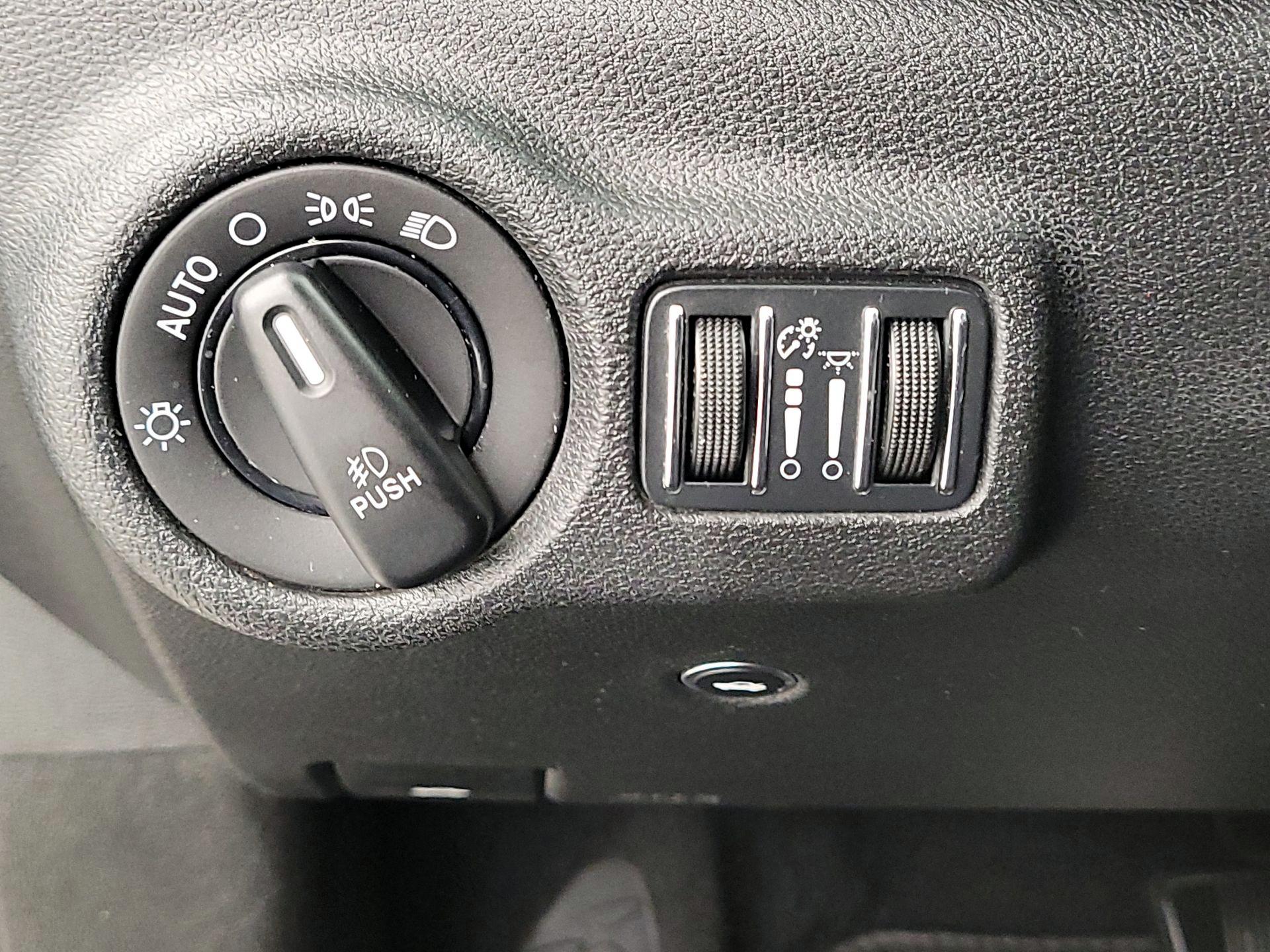 Thumbnail: 2016 Dodge Dart - 13