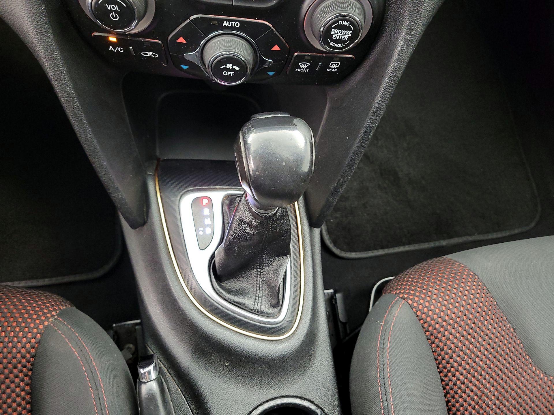 Thumbnail: 2016 Dodge Dart - 17