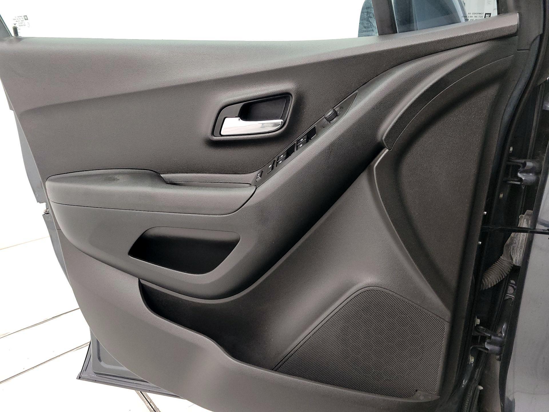 Thumbnail: 2016 Chevrolet Trax - 12