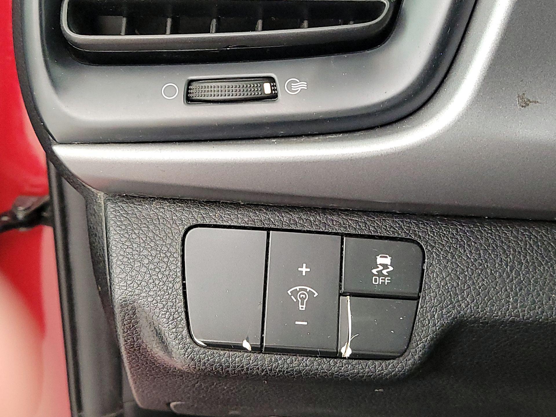 Thumbnail: 2019 Kia Rio - 13