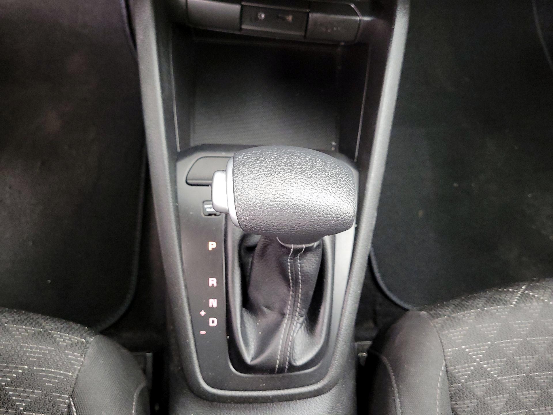Thumbnail: 2019 Kia Rio - 17