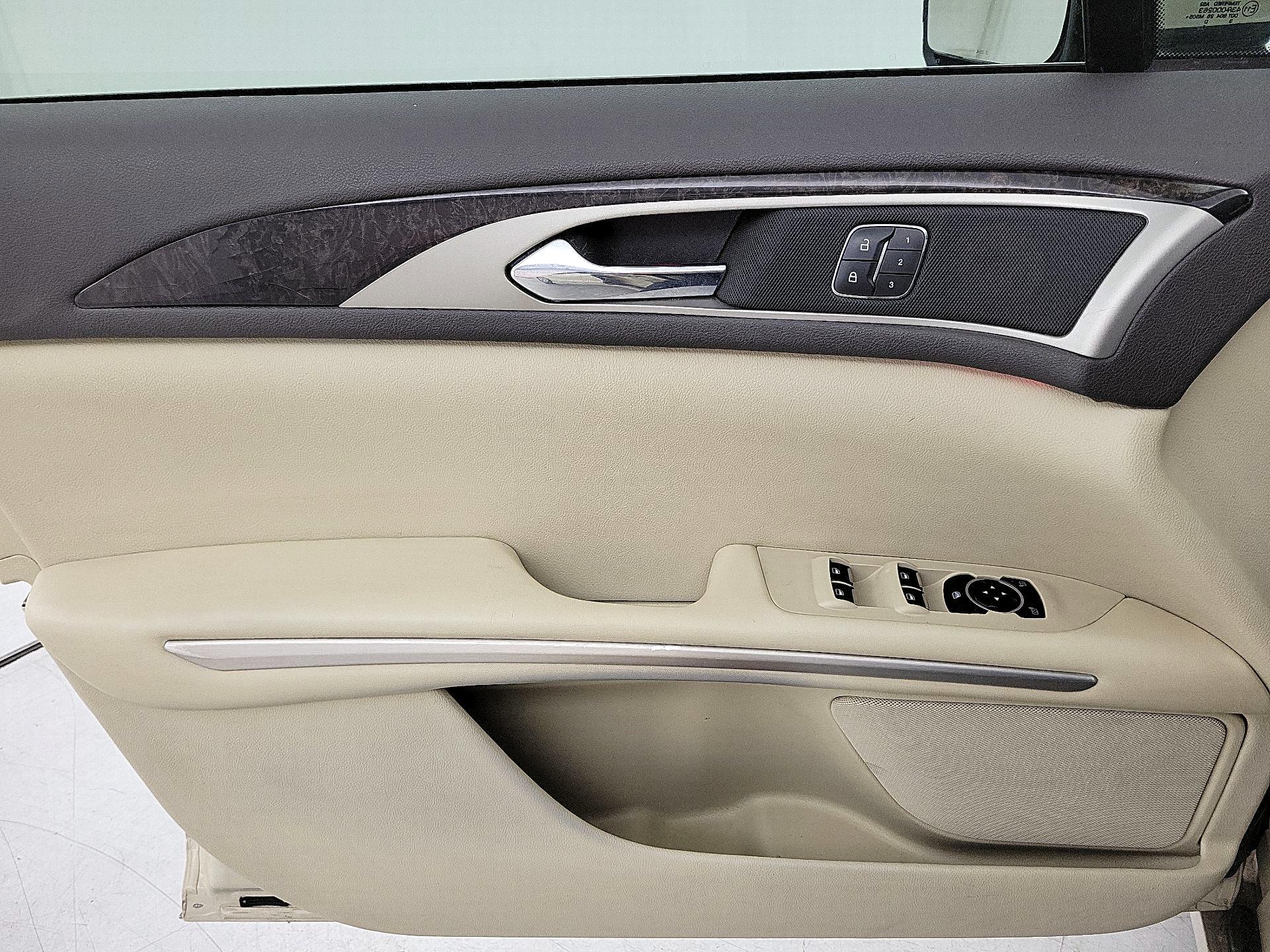 Thumbnail: 2014 Lincoln MKZ - 12
