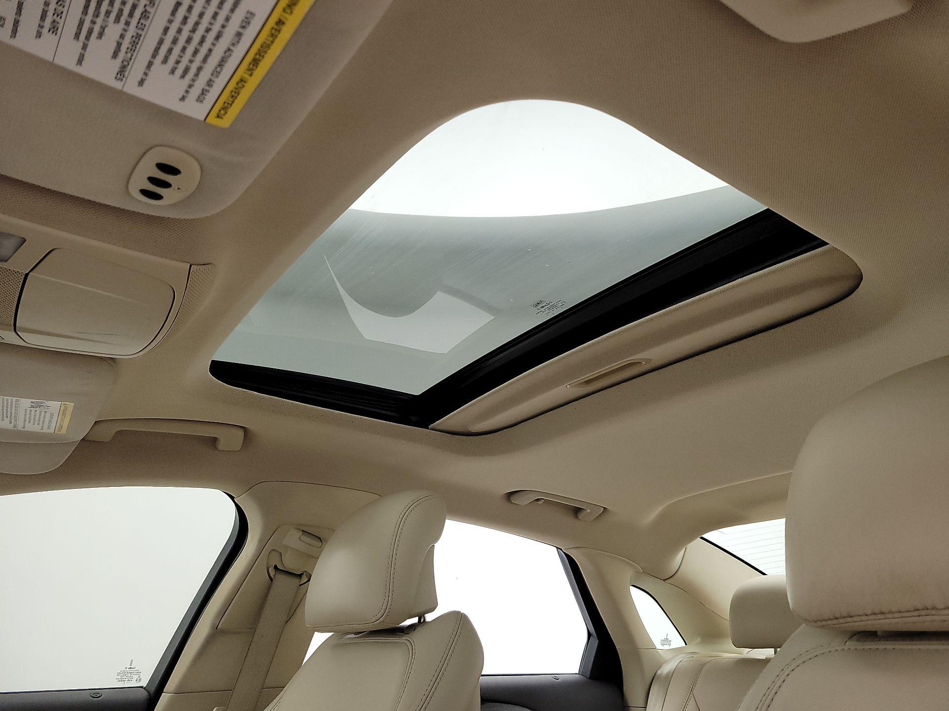 Thumbnail: 2014 Lincoln MKZ - 19